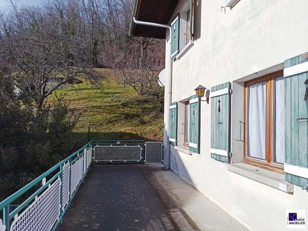 Maison à SAINT-GEORGES-DES-HURTIERES