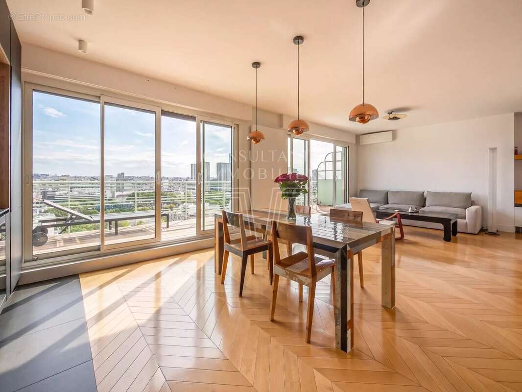 Appartement à PARIS-16E