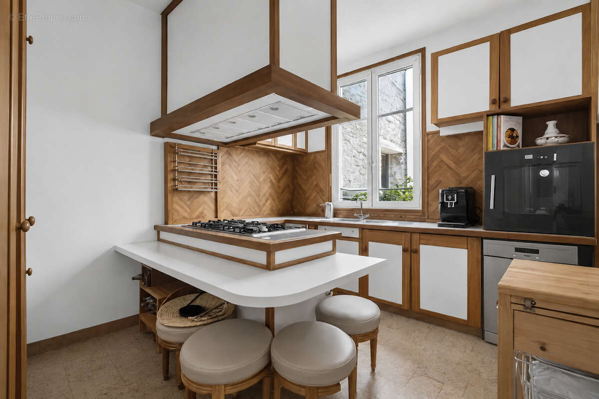Appartement à PARIS-17E