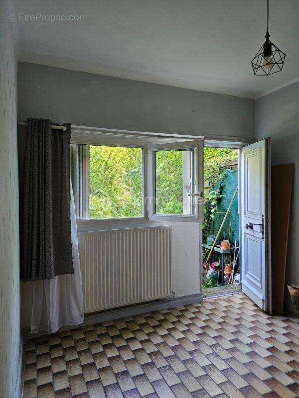 Maison à réinventer — 88 m² Carrez, 132 m² au total, 4 chambres, jardin et garage - photo 9