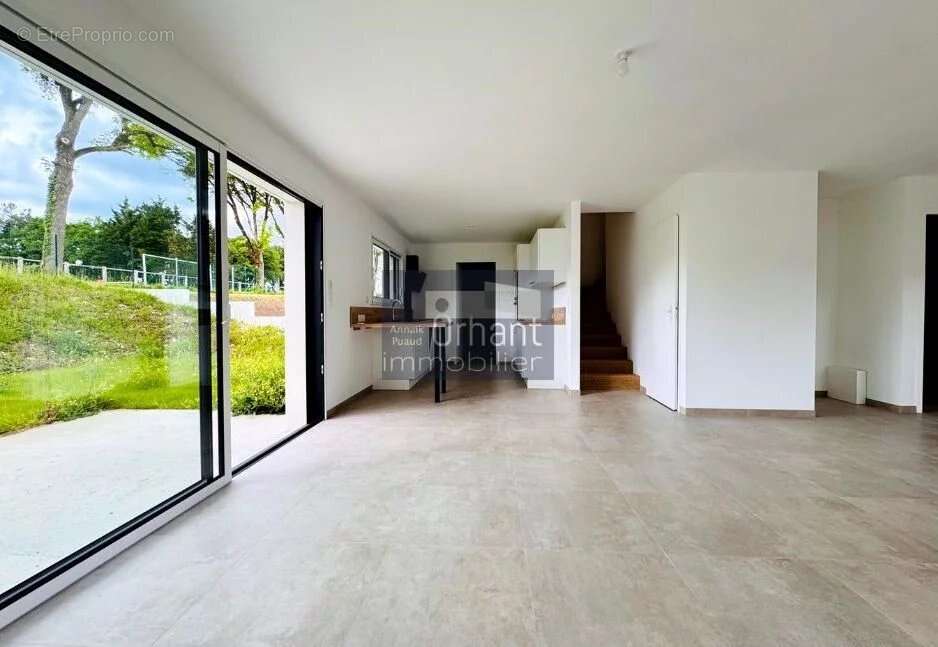 Maison à BRANDIVY