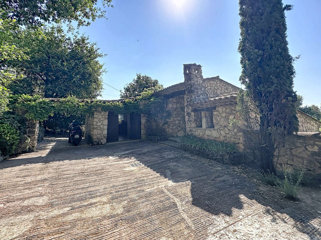 Maison à TOURRETTES-SUR-LOUP