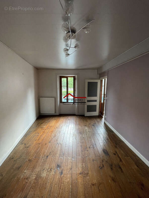 Maison à SAINT-LEONARD-DE-NOBLAT