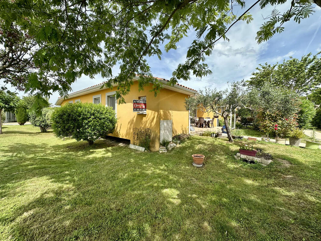 Paradou (13) : Villa T3 de plain pied de 78 m2 avec extérieur, garage et parking - photo 15