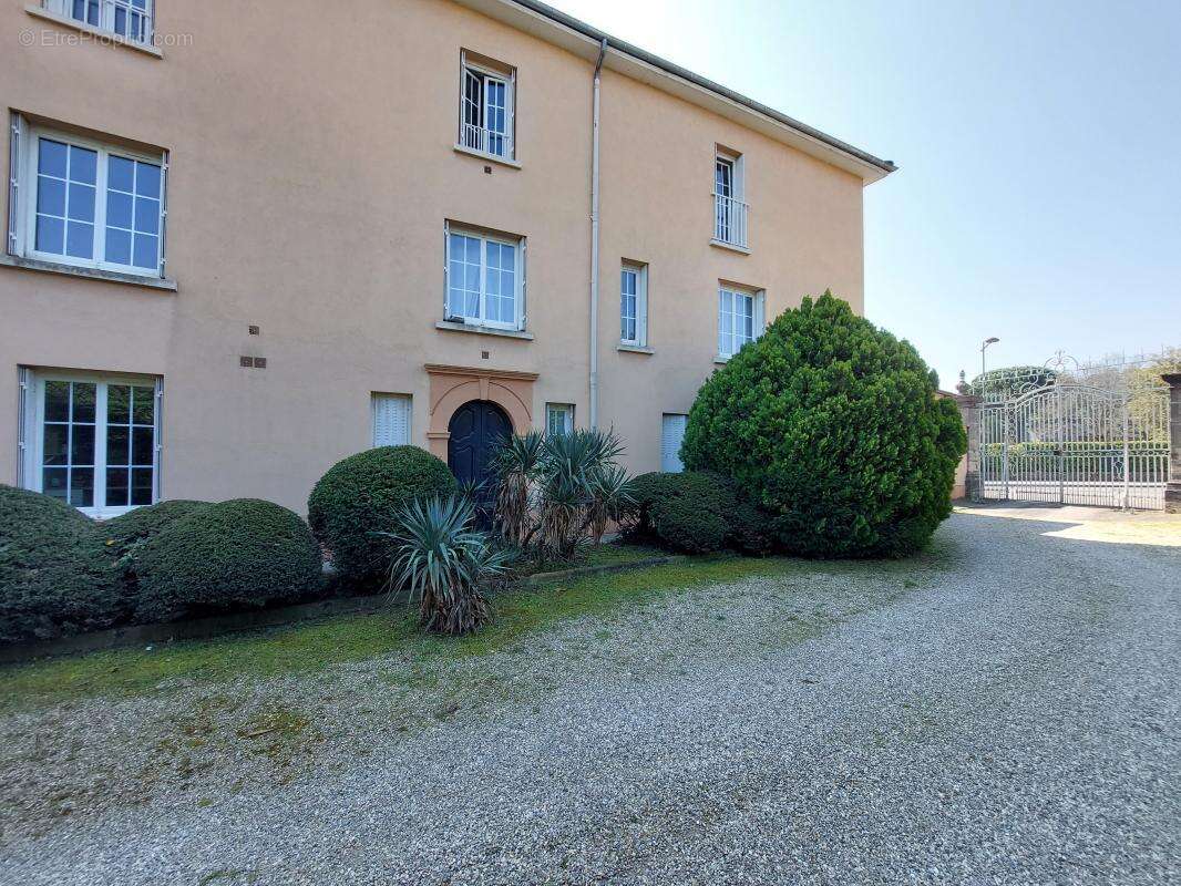 Appartement à PIERRE-BENITE