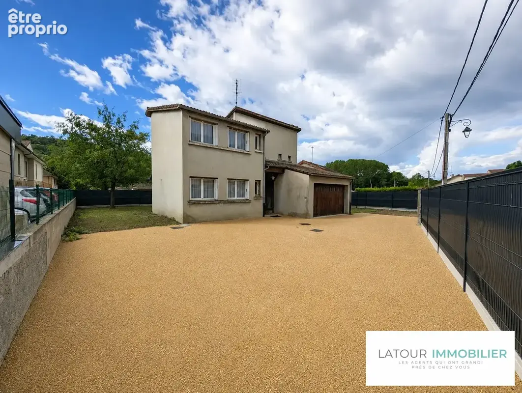 Maison 145 m² à Bourgoin-Jallieu  - photo 1