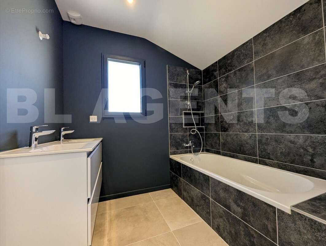 2 - Maison à TARNOS