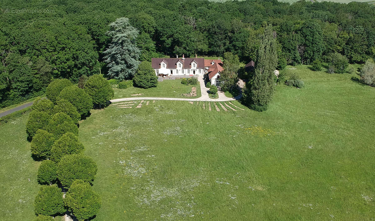 Maison à VALLIERES-LES-GRANDES