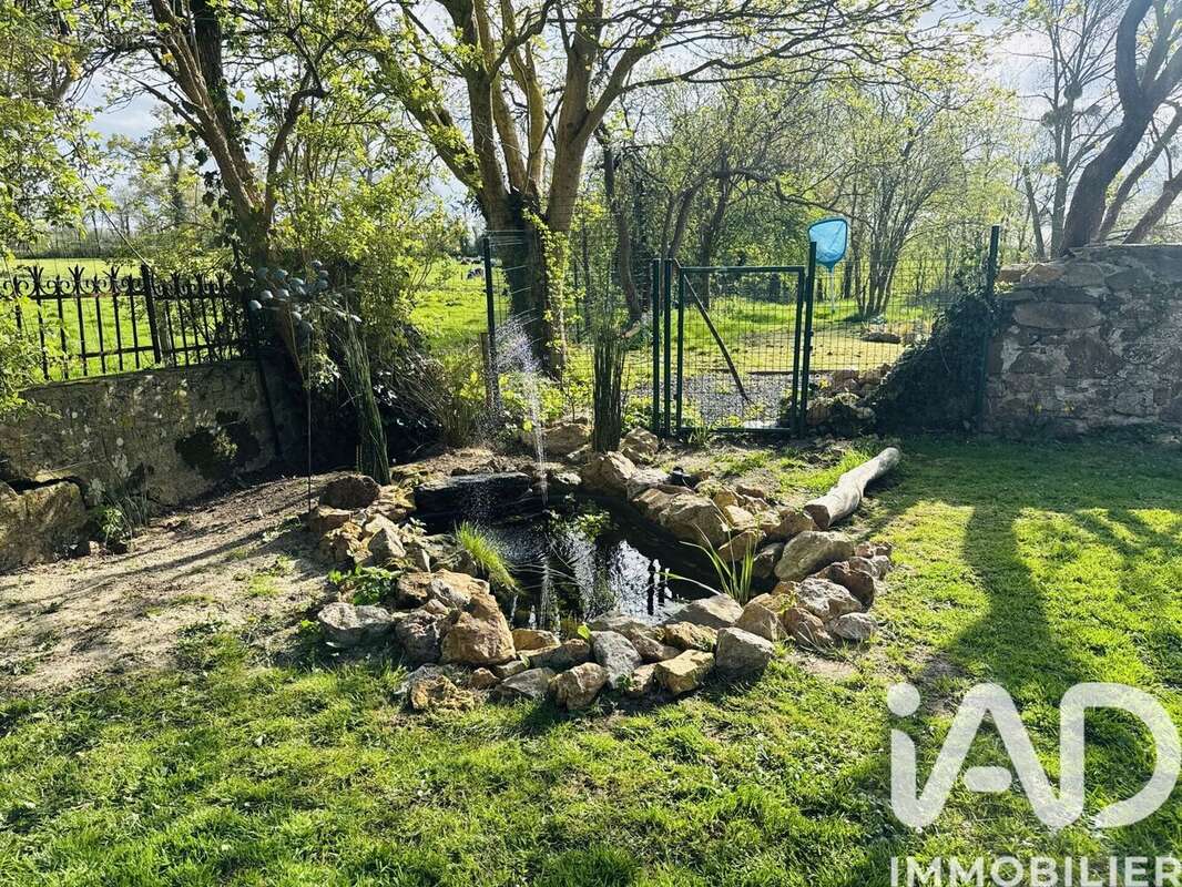 Maison 255 m² à Le Dezert  - photo 6