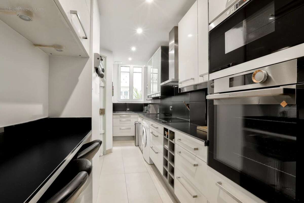 Appartement à PARIS-8E