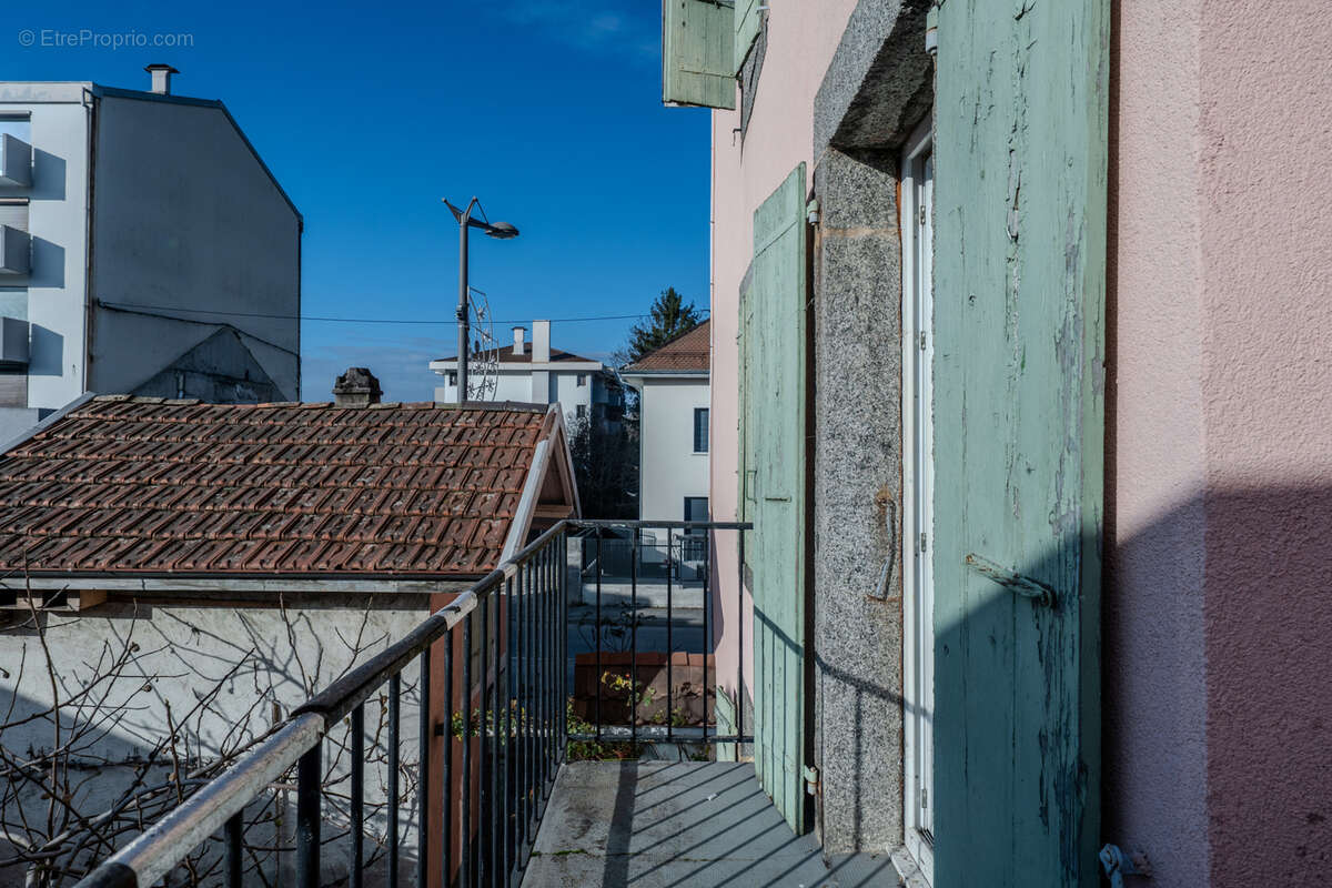Appartement à COLLONGES-SOUS-SALEVE
