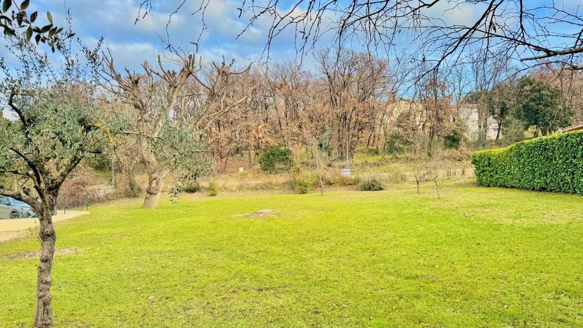 Terrain à MONTELIMAR