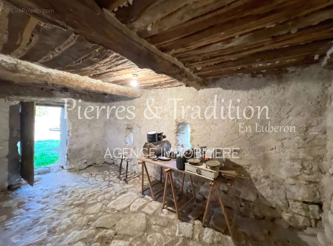 Maison à SIMIANE-LA-ROTONDE