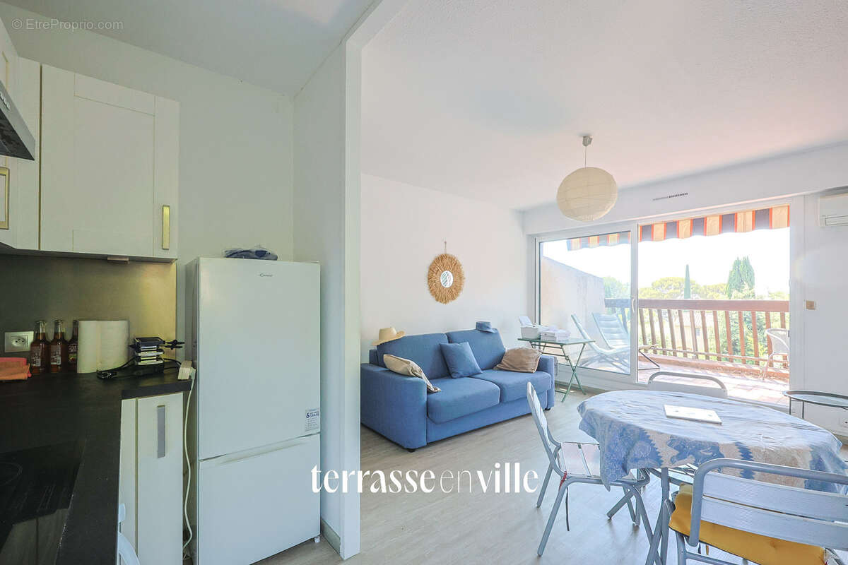 Quartier Fontsainte - T2 39m2 - Terrasse vue pinède et mer   Résidence avec piscine - Parking privé - 299 000€ - photo 6