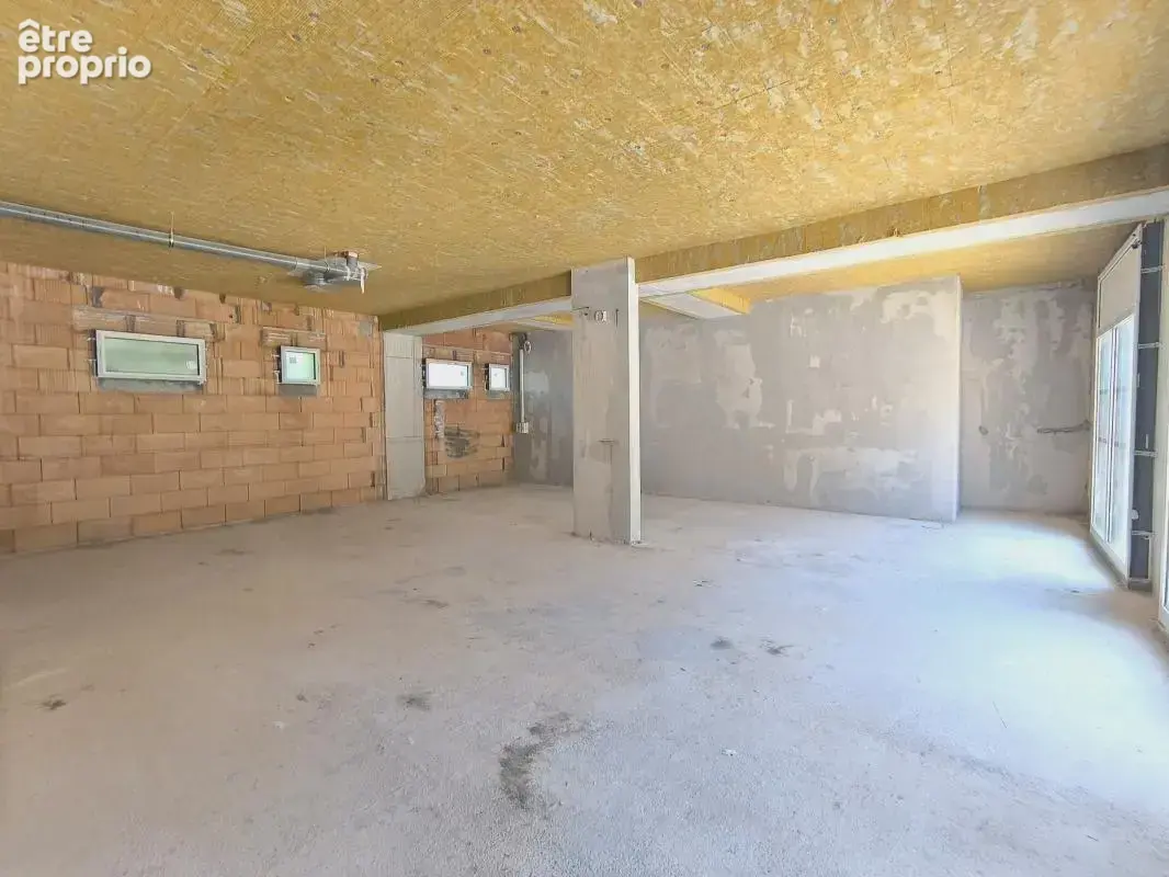  Local commercial de 94,71 m² avec vitrine – Châteauneuf-de-Gadagne - photo 2