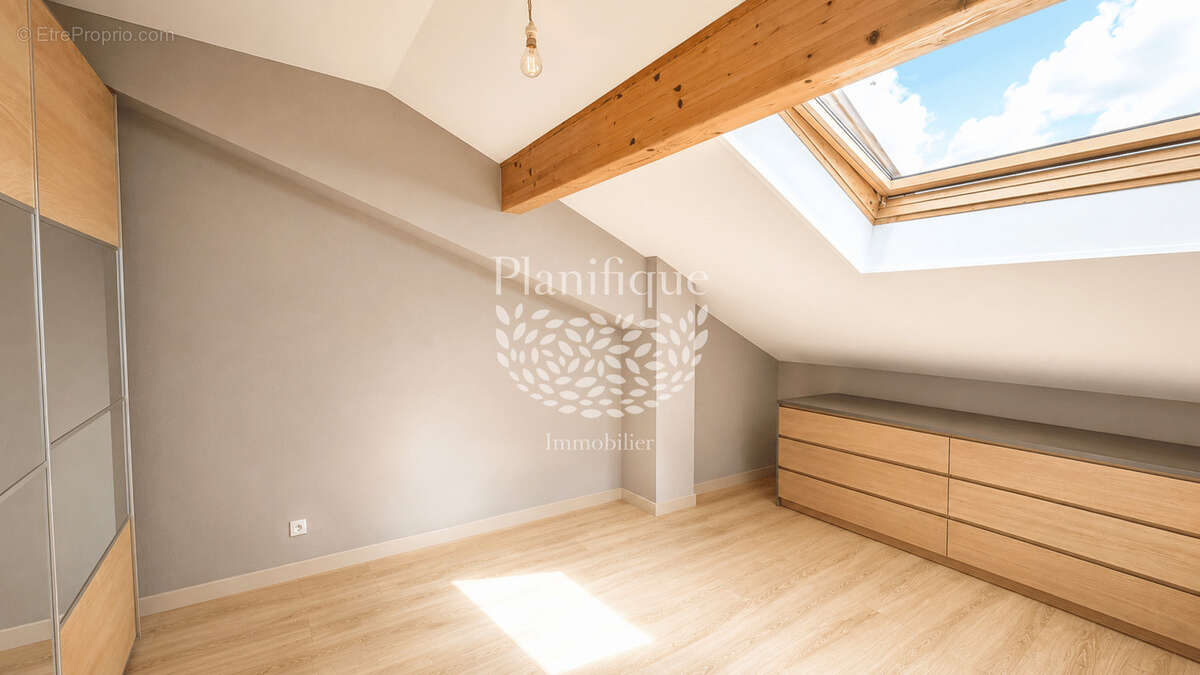 Appartement duplex 4 pièces 120 m2 au sol - Gex - photo 6
