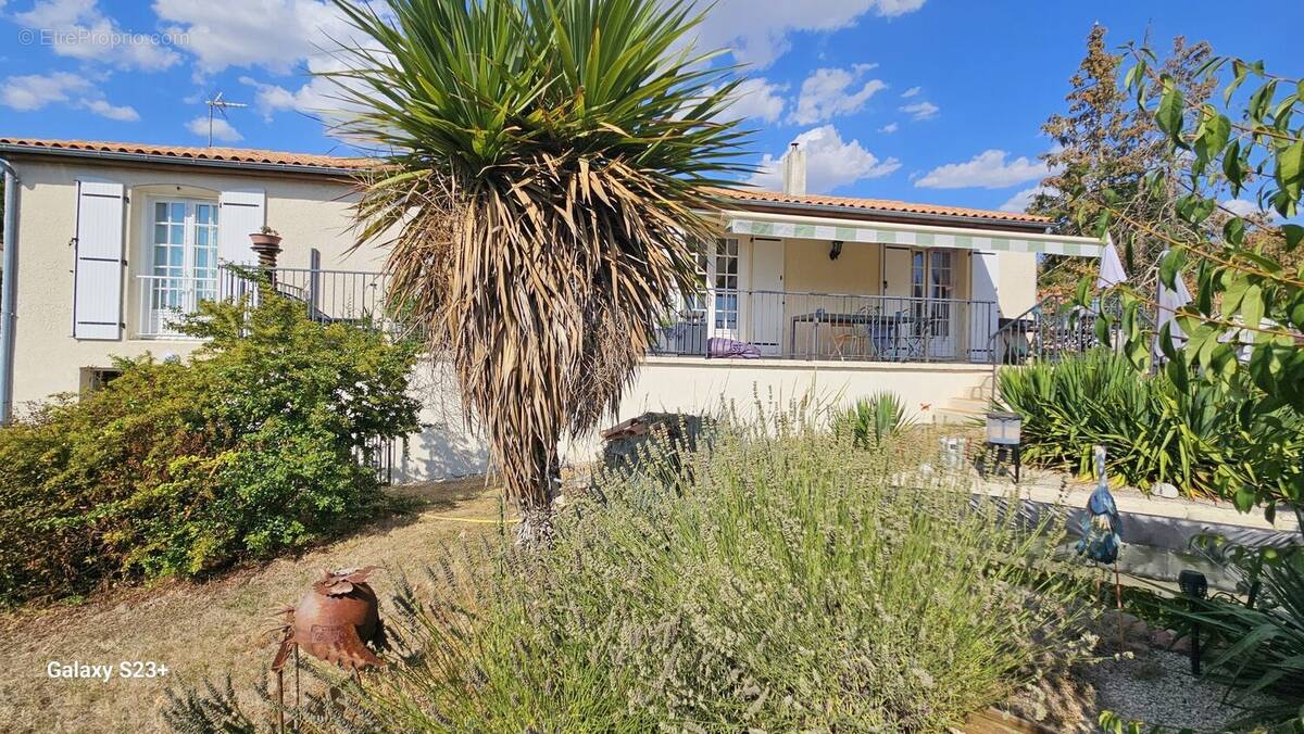 Maison 128 m² à Celles-Sur-Belle  - photo 1
