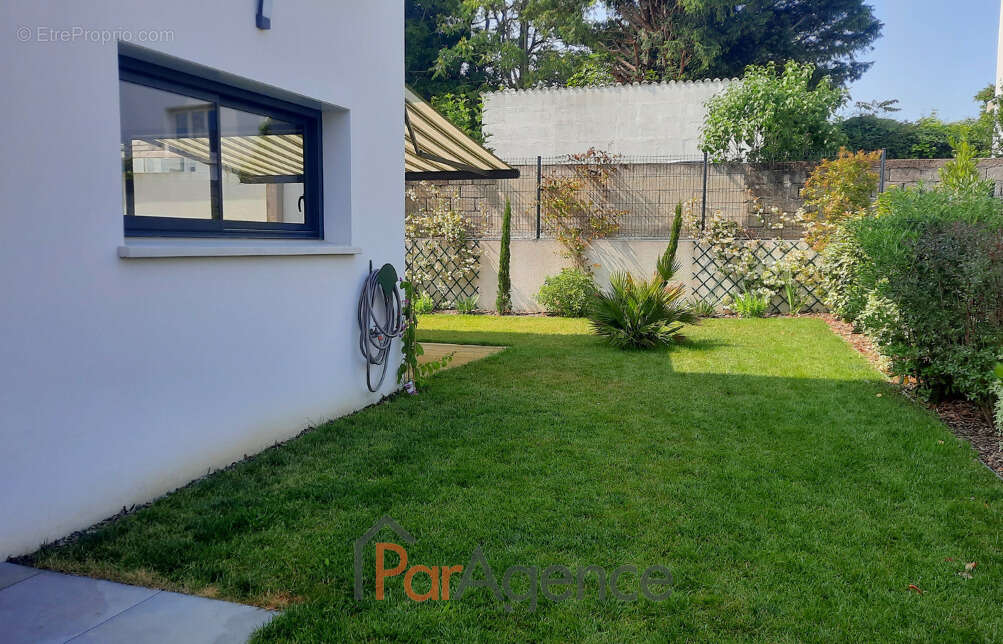 Maison à VAUX-SUR-MER