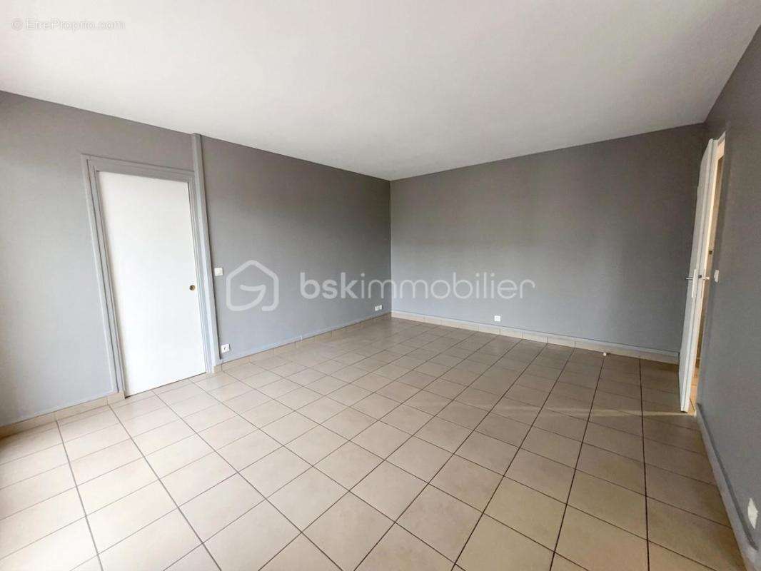 Appartement à SAINT-MAUR-DES-FOSSES