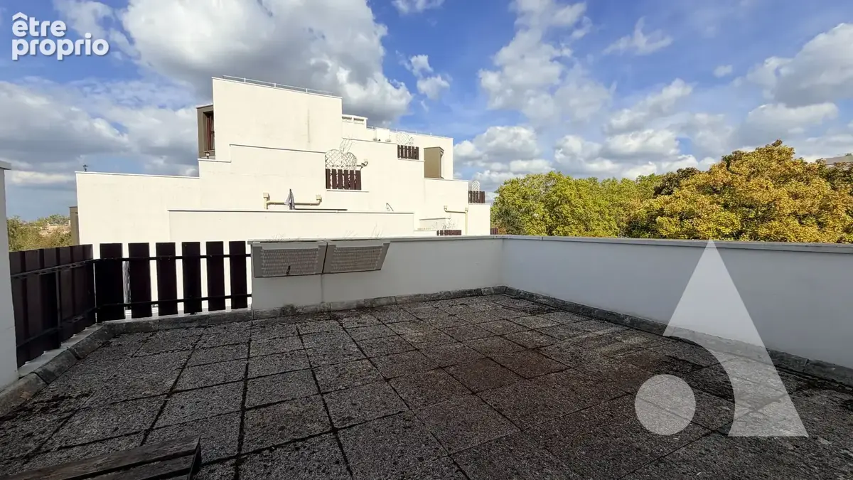 Centre-ville - F2 avec grande terrasse + cave + parking en sous-sol - photo 2