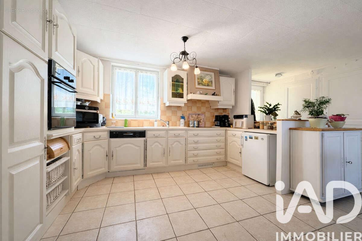 Maison 92 m² à Lachapelle-Aux-Pots  - photo 3