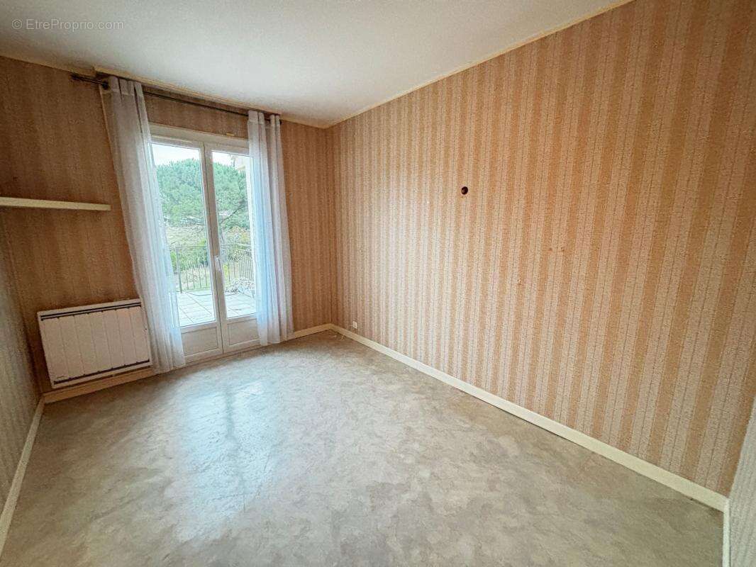 Maison à VILLEMOUSTAUSSOU