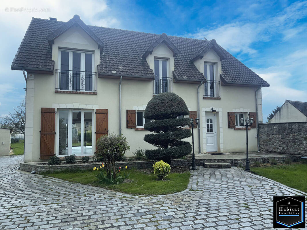 Maison à LE PLESSIS-BELLEVILLE