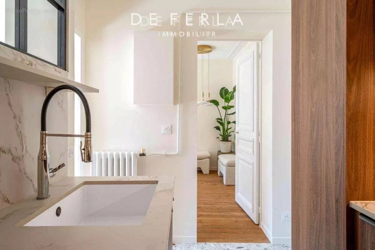 Appartement à PARIS-7E