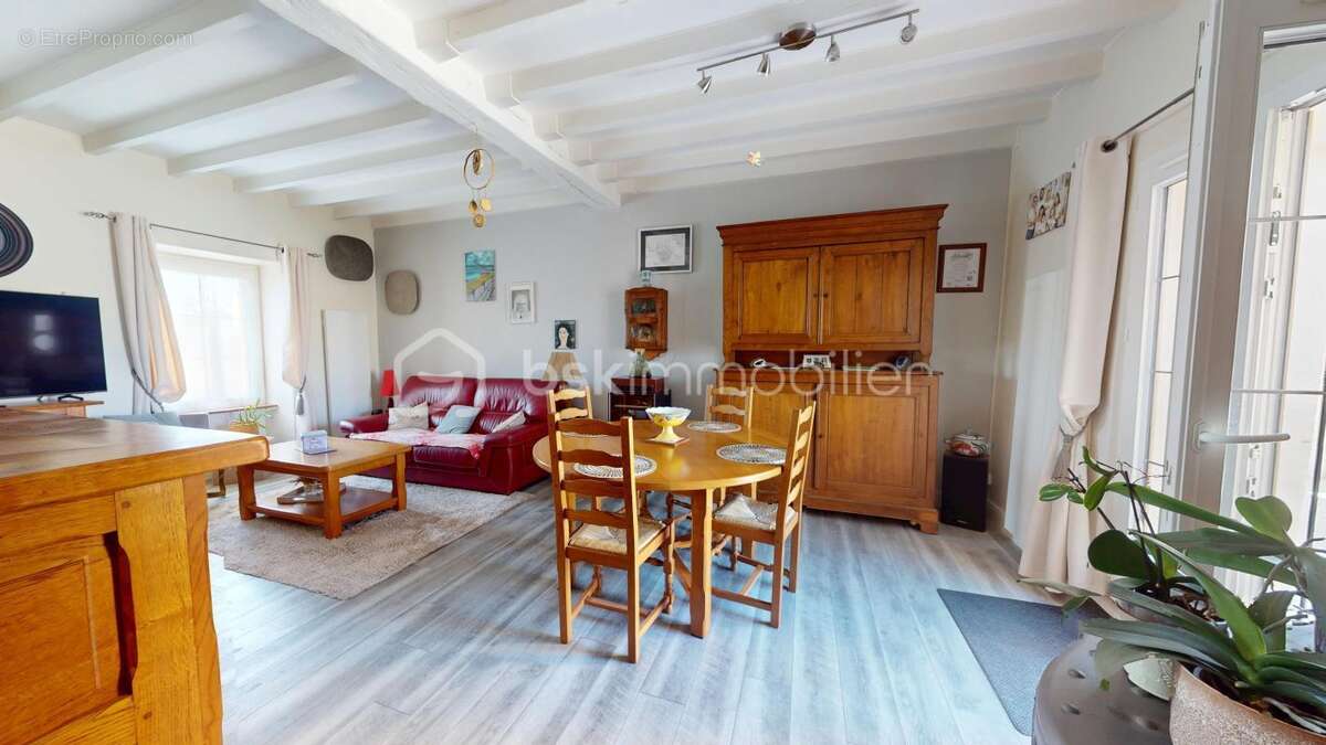 Maison rénovée + parcelle avec double garage - photo 8