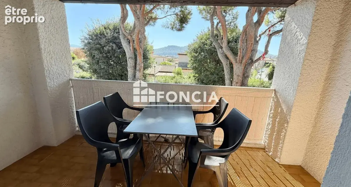 Photo Appartement à Saint-Cyr-Sur-Mer au prix de 198 000€