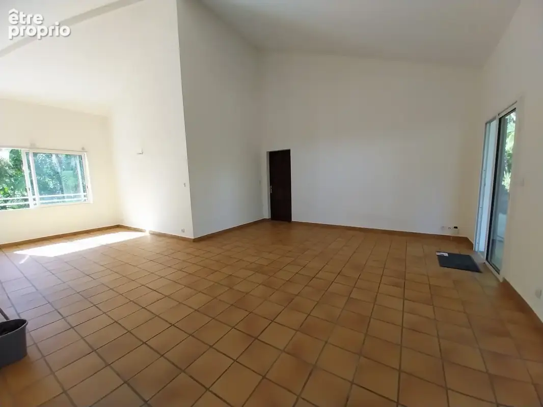 Villa T6 La montagne - quartier Etat Major. - photo 2