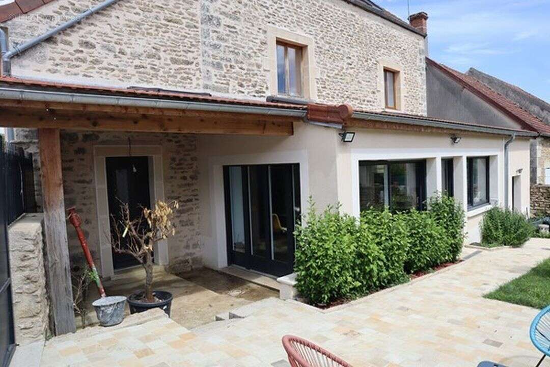 Maison à AVALLON