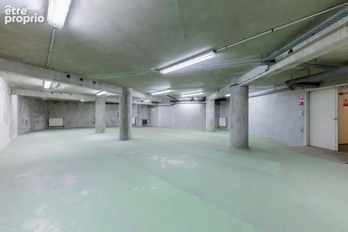 Immeuble et parkings - 2 395 m² - Nevers (58) - photo 8