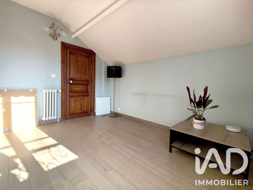 Maison 84 m² à Conde-Sainte-Libiaire  - photo 9