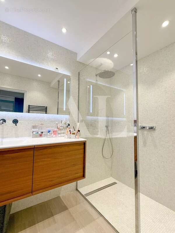 Appartement à VALLAURIS