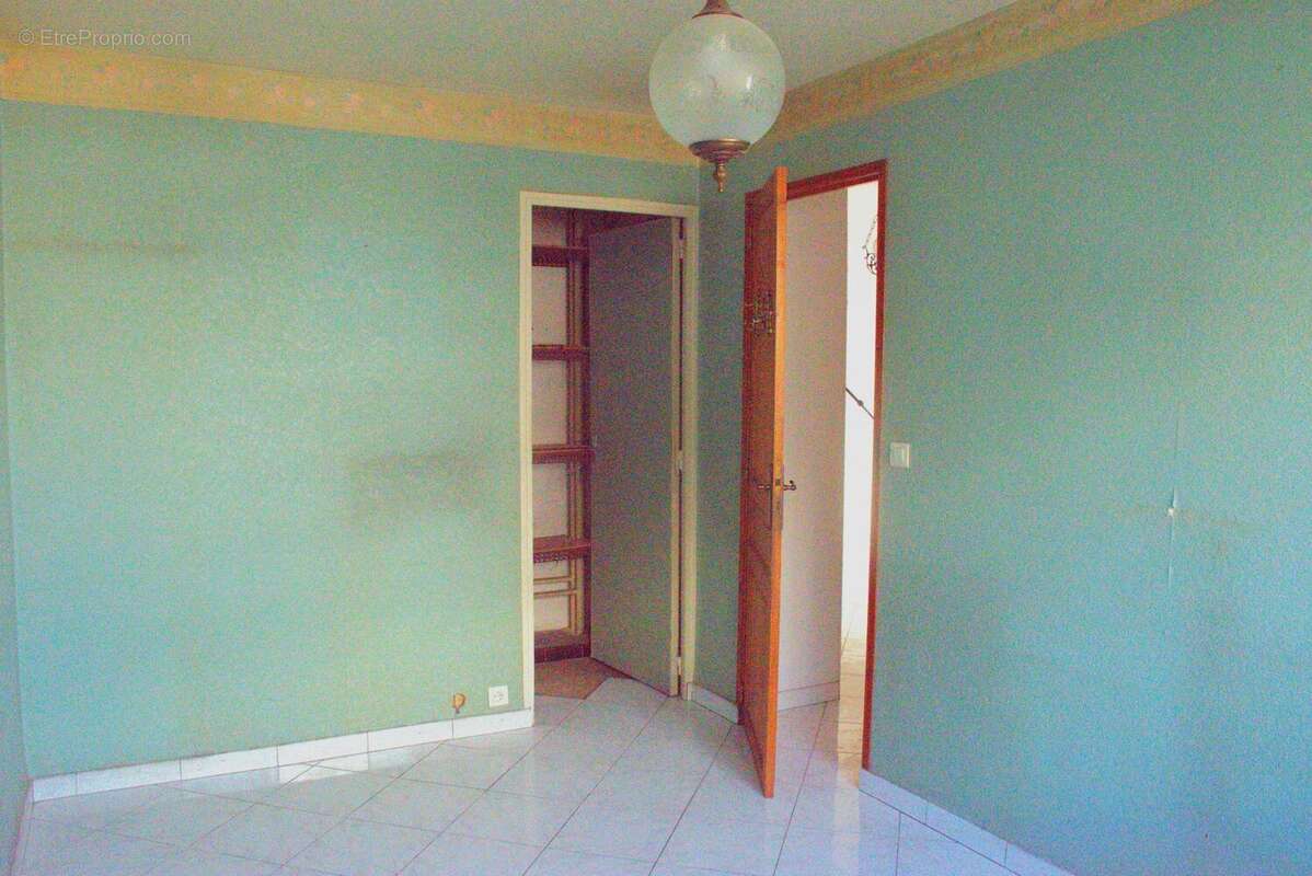 Appartement à MARSEILLE-3E