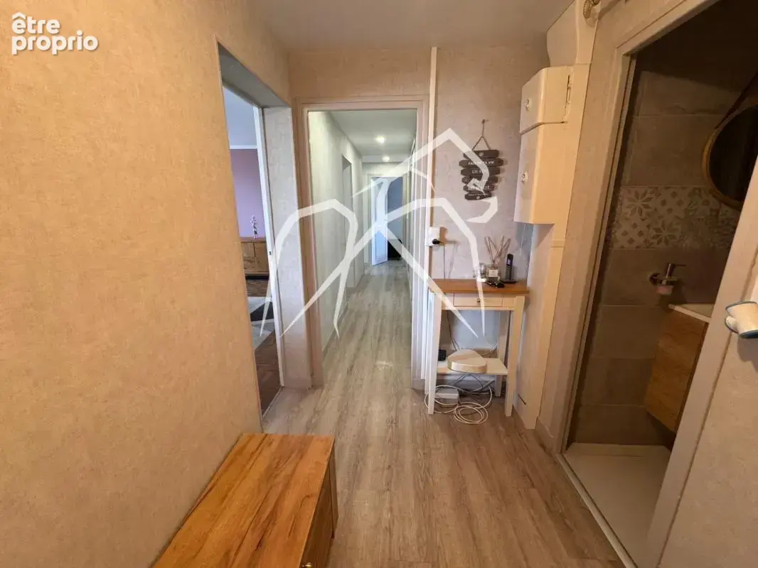 Appartement T4  96m² Balcon Stationnement cave - photo 8