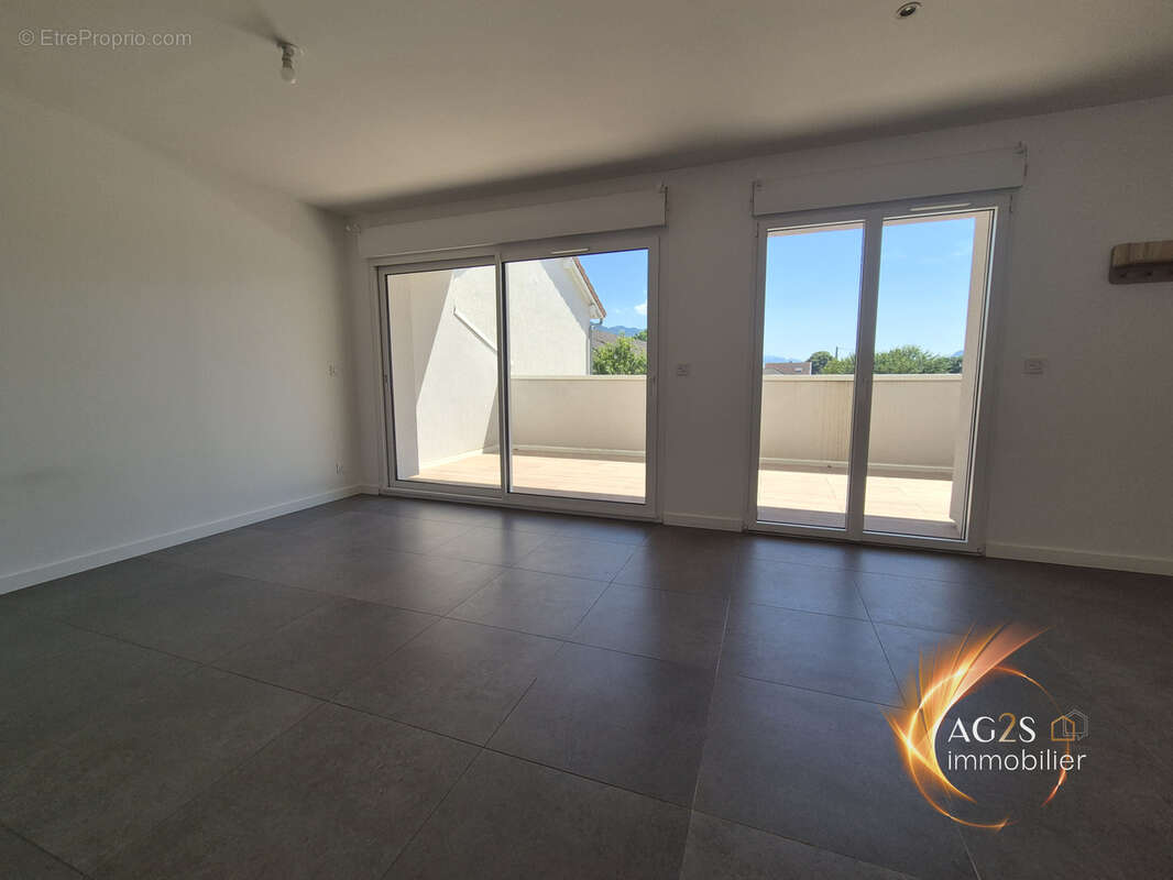 Appartement avec terrasse + 2 places parking privatives - petite résidence de 2021 sans charges - photo 2