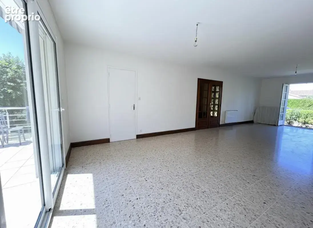 Maison familiale 4 chambres, double garage - Bignoux - photo 4