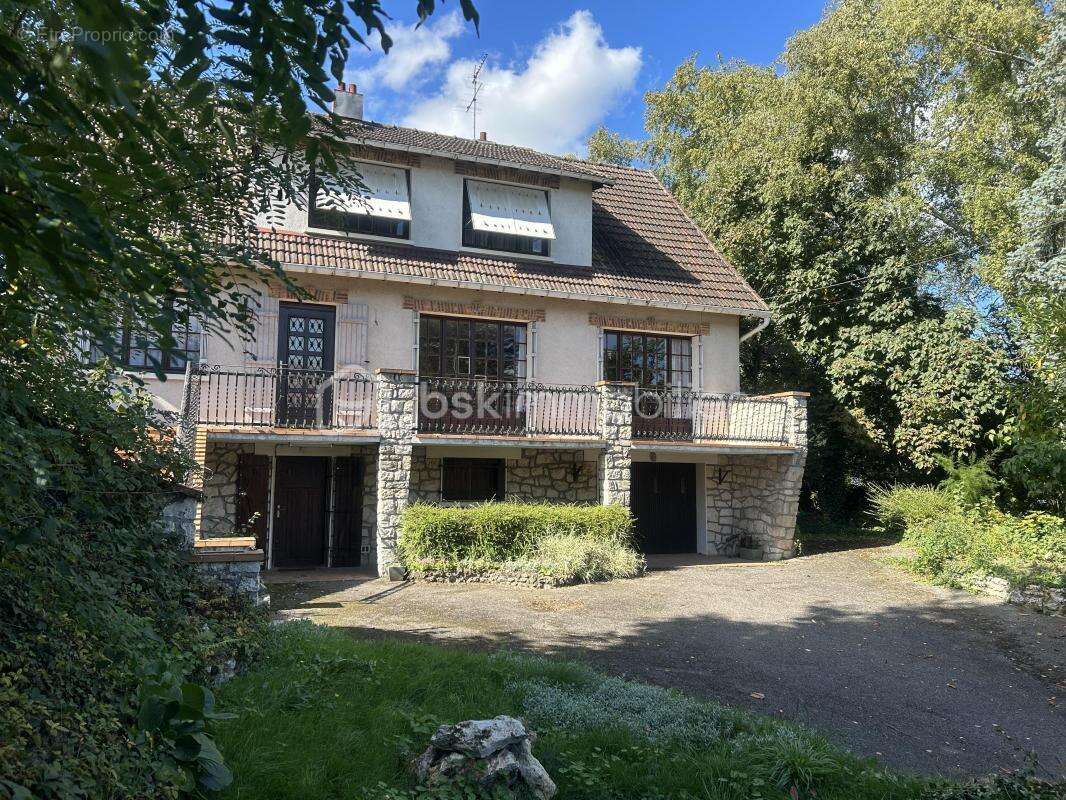 Maison à MONTEREAU-FAULT-YONNE