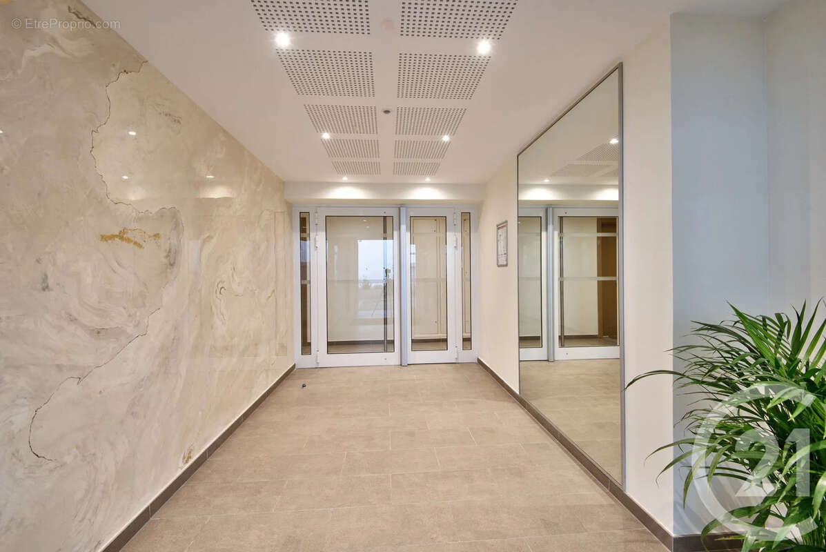 Appartement à VILLENEUVE-LOUBET