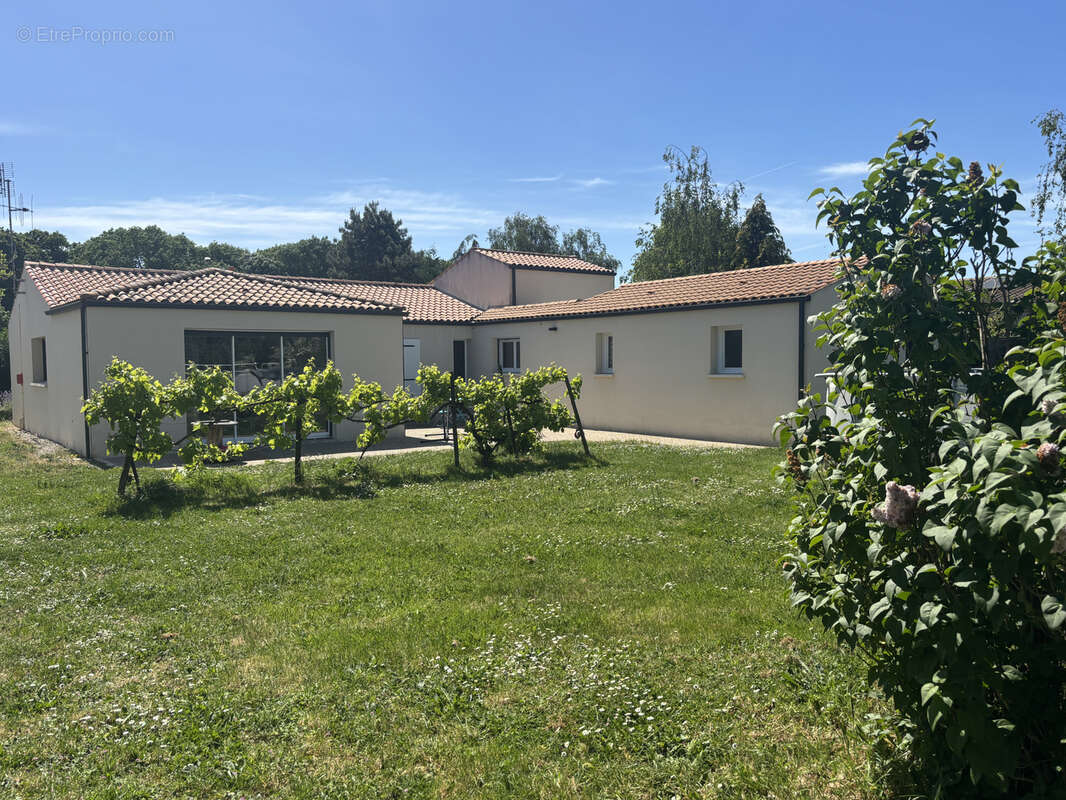 Maison à SAINT-LAURENT-DE-LA-PREE