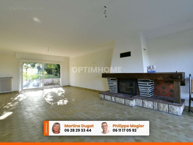 Maison à CREUZIER-LE-VIEUX