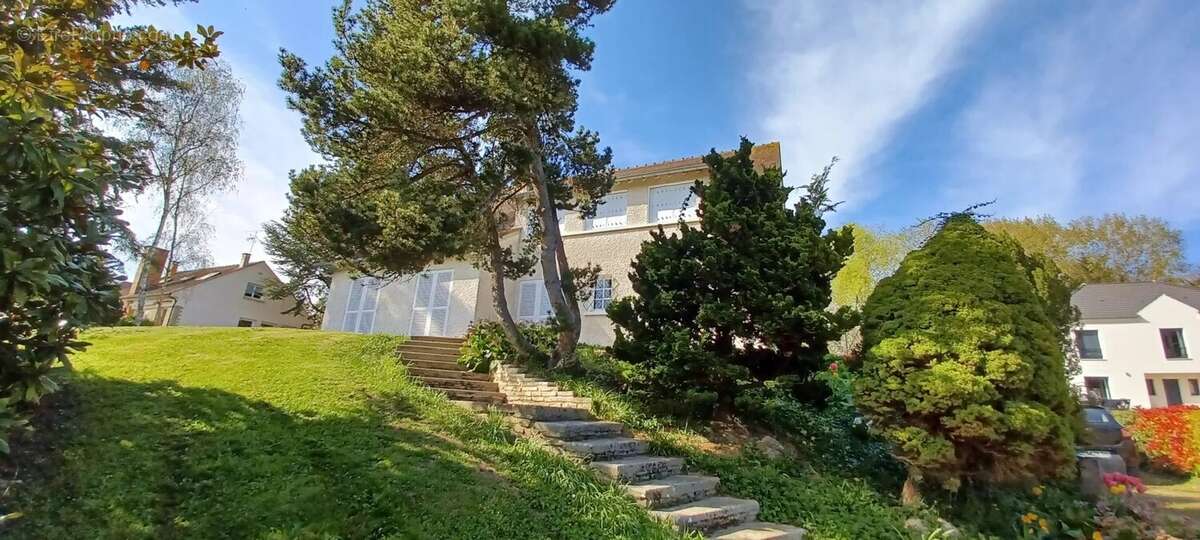 Maison à QUINCY-VOISINS