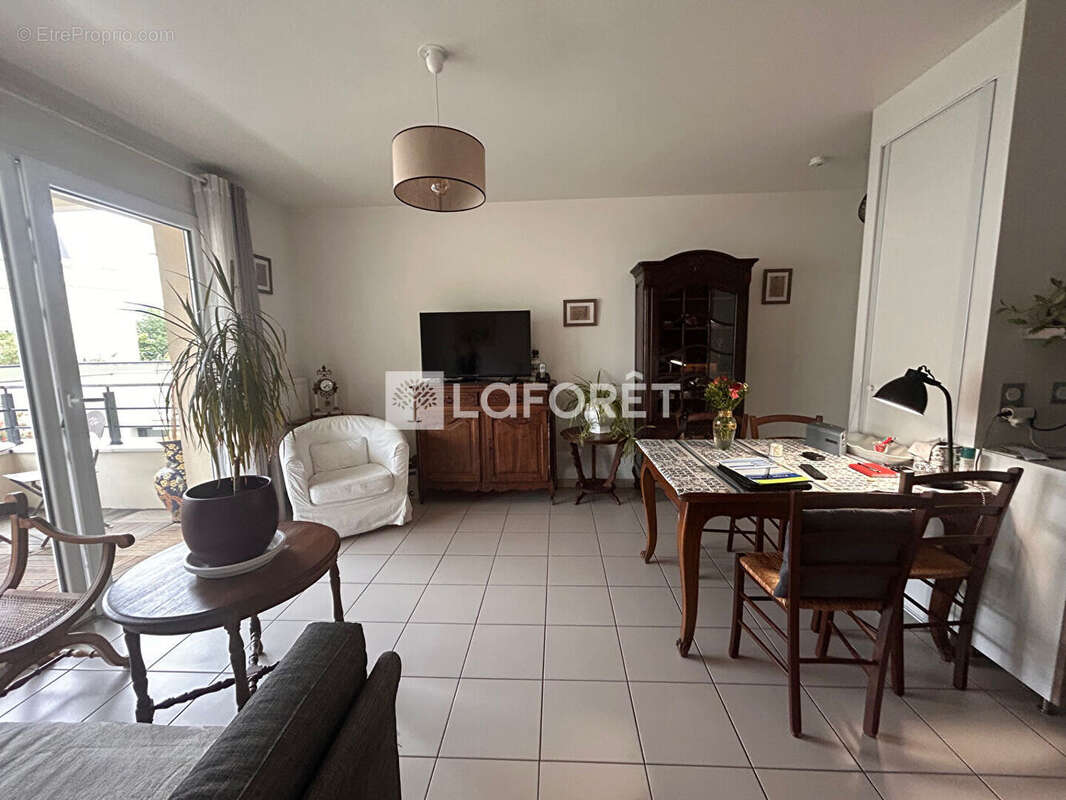 Appartement à EMERAINVILLE