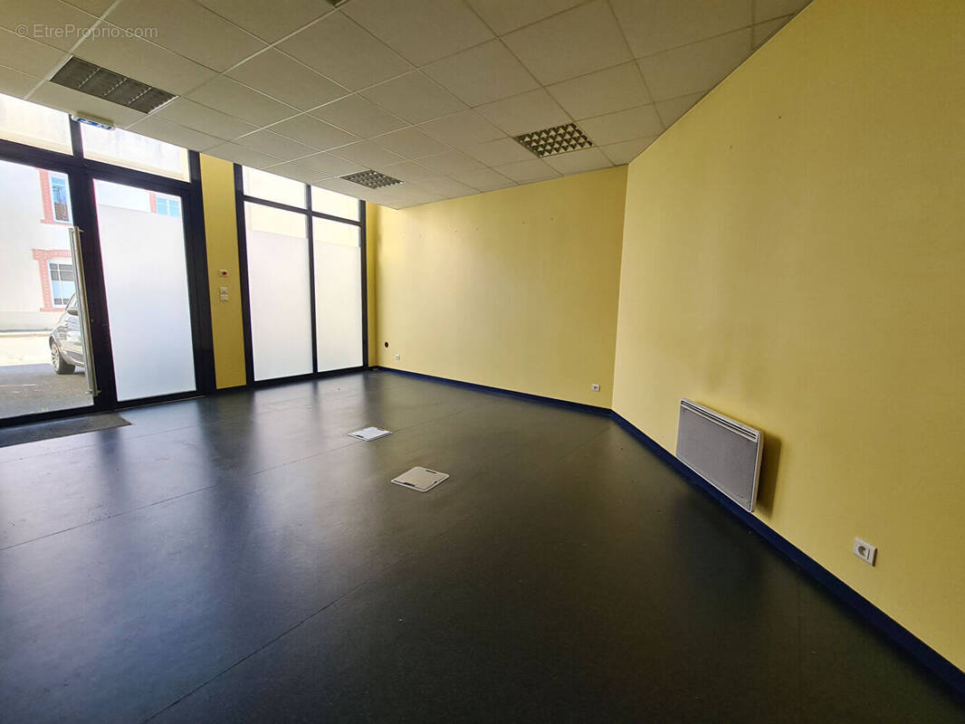 Commerce à MONTAIGU