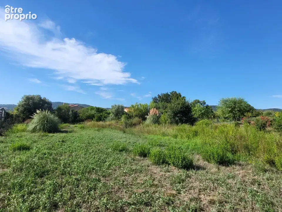 Terrain 665 m² à Hyeres · 450 000 €