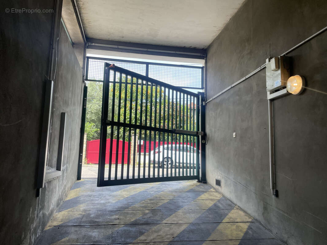 Echirolles 'Le Concorde' 5, rue Gabriel Péri garage en sous-sol de 15,74m2 vendu libre - photo 2
