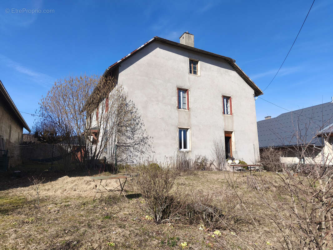 Appartement à BRENOD
