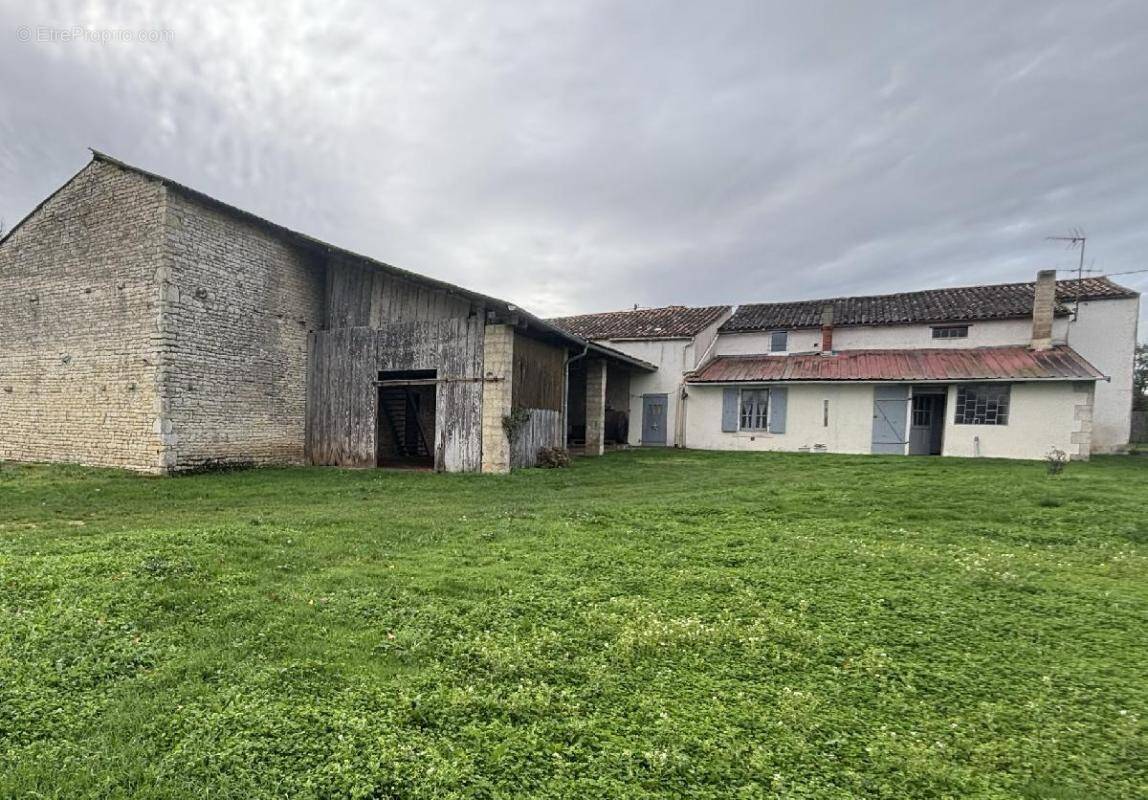 Maison à MAUZE-SUR-LE-MIGNON